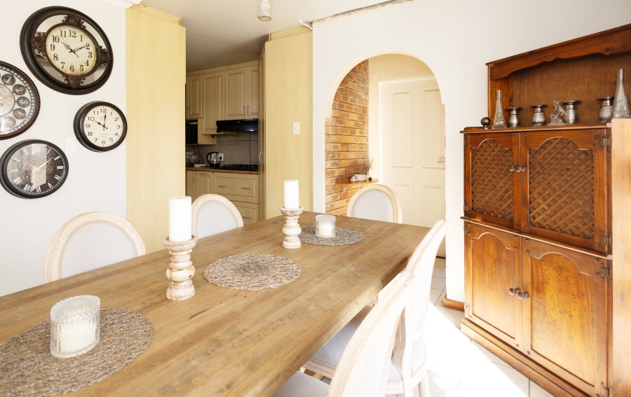 5 Bedroom Property for Sale in Vredekloof Western Cape